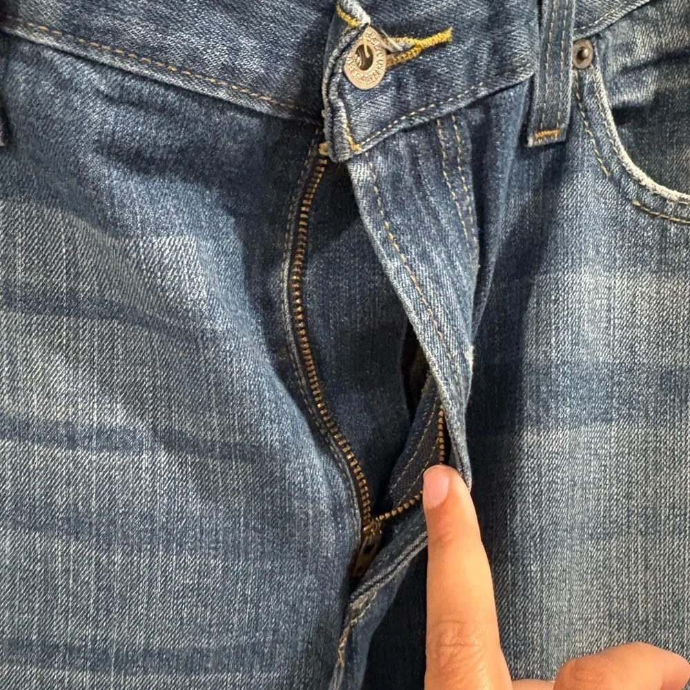 Levi’s 514 Slim Straight Jeans Size 38x32 (actual 40x32) EUC Distresses Ripped